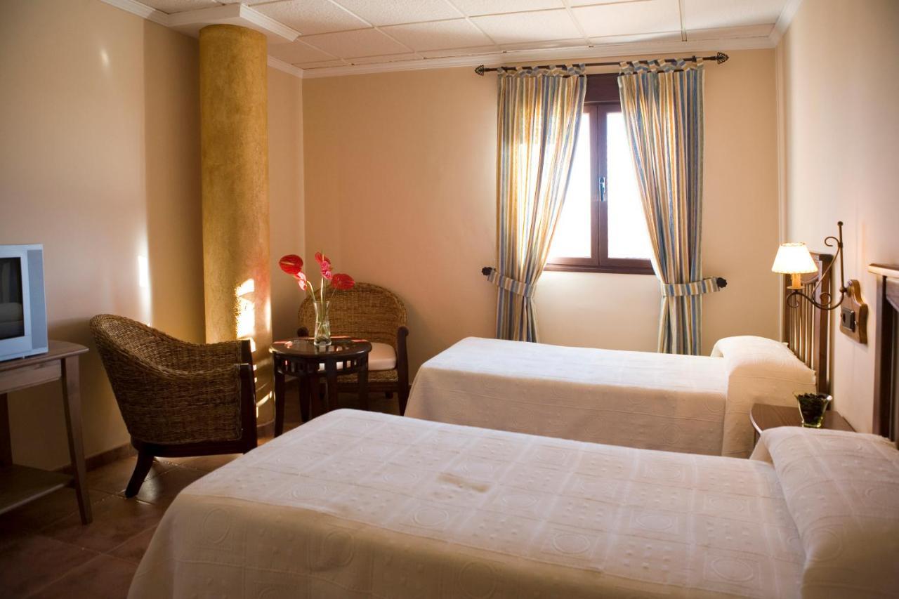 Hotel-Restaurante Cerrillo San Marcos ディエスマ エクステリア 写真